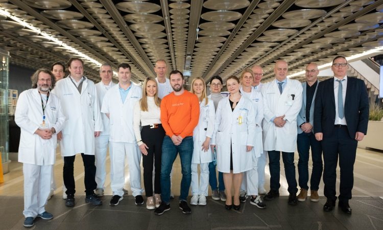 Najmlajši prejemnik srca v Sloveniji uspešno okreva